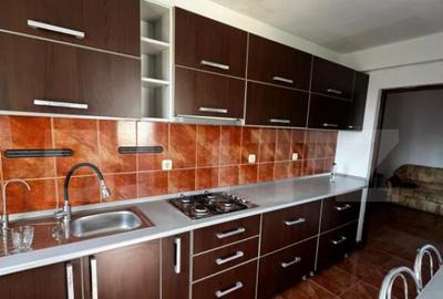 Apartament 3 camere, loc de parcare, zona Hotel Diana