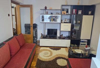 Apartament cu 3 camere decomandat în 22 Decembrie - 8