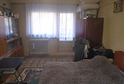 Vand apartament 3 camere decomandat in Deva. zona Lido (Casa de Pensii), etaj 2, bloc de 4 etaje - 8