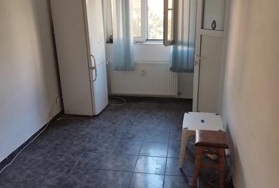 Garsoniera de vanzare,Zona Democra?iei - 4