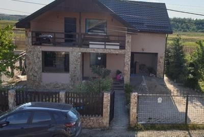 Casă individuală cu 4 camere în Recea