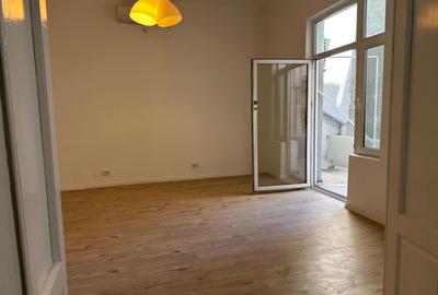 PIATA ROMANA - Apartament 83 mp in vila interbelica