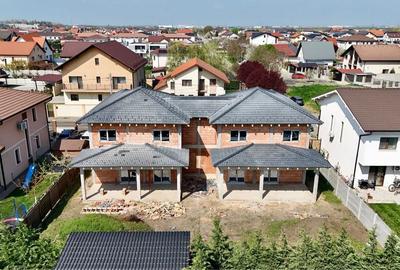 Casă cu 4 camere în Dumbrăvița