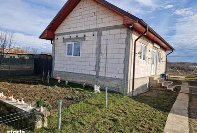 Casă cu 2 camere cu Teren 1686 Mp în Găvănești - 7
