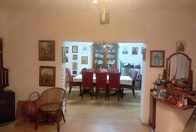 Casă cu 6 camere cu Teren 3100 Mp în Pișchia - 1
