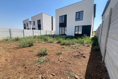 Vila individuala - 5 camere - 3 bai - beci- Teren 330 mp - 23