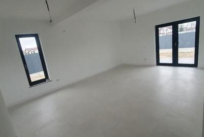 Casă cu 4 camere în Valea Moșneagului - 8