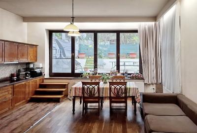 Apartament cu 4 camere decomandat, mobilat în Central