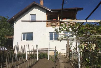 Casă cu Teren 1087 Mp în Poienari - 2