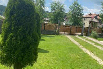 Casă cu 7 camere în Comandău