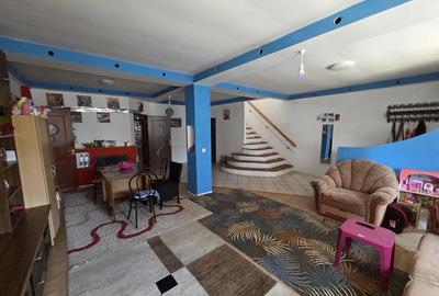 Casă cu 6 camere în Central