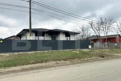Casă cu Teren 327 Mp în Central
