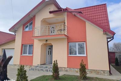 Casă cu 4 camere cu Teren 820 Mp în Voinești - 1