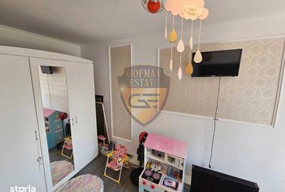 Apartament cu 3 camere semidecomandat în Km 4 - 4