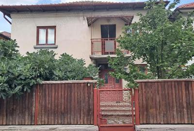 Casă cu 6 camere în Central - 1