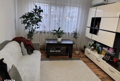 Apartament cu 3 camere semidecomandat în Craiovița Nouă - 2