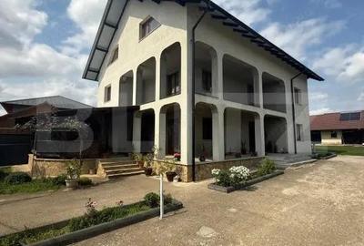 Casă cu 4 camere cu Teren 8000 Mp în Central - 3