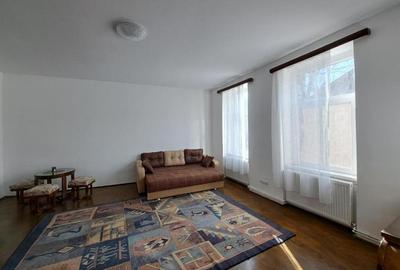 Apartament cu 2 camere nedecomandat în Central