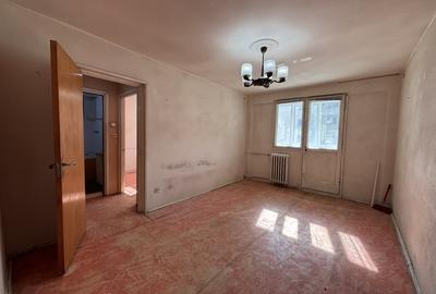 Apartament cu 2 camere semidecomandat în Tei