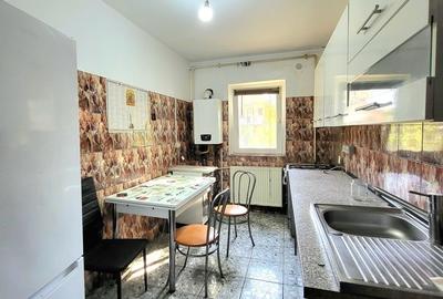 Apartament cu 3 camere decomandat în Lipovei