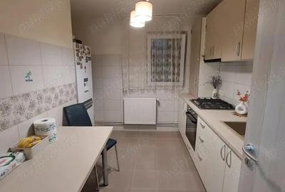 Apartament cu 3 camere semidecomandat, mobilat în Dâmbovița