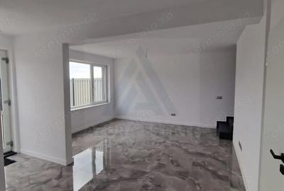 Casă cu 5 camere cu Canalizare în Cristian