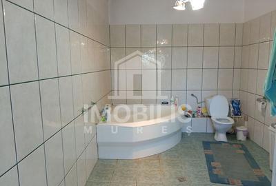 Casa cu 2 corpuri de cladire | zona 7 Noiembrie - 9