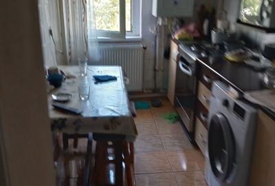 Apartament cu 3 camere decomandat în Calarași 4 - 1