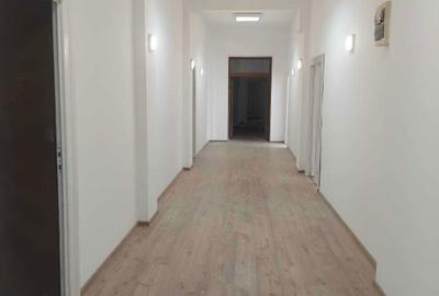 Spațiu comercial, de 12 mp, în Central