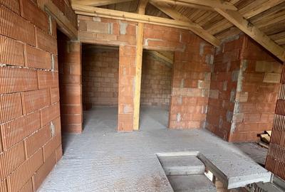 Casă cu 4 camere în Central - 1