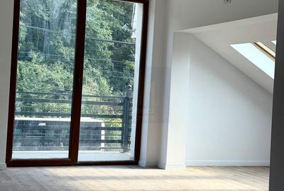 Casă cu 10 camere cu Teren 962 Mp în Snagov