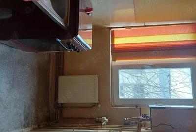 Apartament cu 2 camere semidecomandat în Girocului