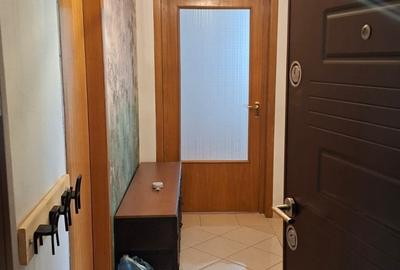 Apartament cu 3 camere semidecomandat, mobilat în 13 Septembrie - 11