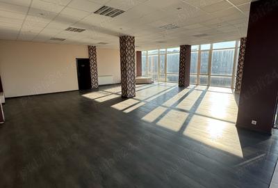 Spațiu comercial, de 150 mp, în Central - 3