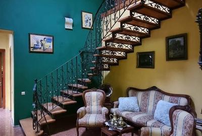 Casă cu 8 camere cu Teren 750 Mp în Central - 2