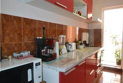 Apartament cu 3 camere decomandat în Astra - 2