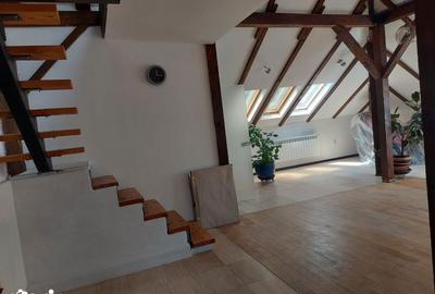 Apartament cu 3 camere în Micro 9 - 11