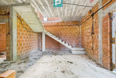 Casă cu 5 camere cu Teren 957 Mp în Beliu - 10