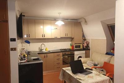 Apartament cu 3 camere decomandat în Sâmbăta de Sus - 7