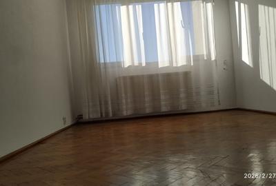 Apartament cu 3 camere semidecomandat în Circumvalațiunii - 4