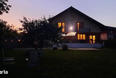 Casă cu 5 camere cu Teren 1514 Mp în Central - 2