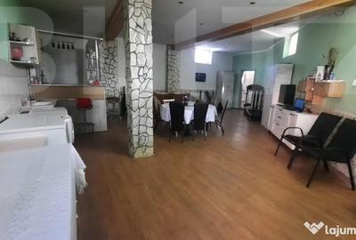 Casă cu 5 camere cu Teren 791 Mp în Central - 2