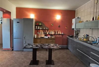 Casă cu 4 camere decomandat cu Teren 2300 Mp în Central - 3