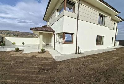 Casă individuală cu priveliște spectaculoasă catre Cisnădioara - 4