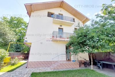 Casă individuală cu 7 camere decomandat cu Canalizare în Central - 2