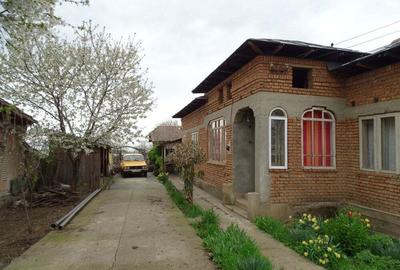 Casă cu Teren 2930 Mp în Giuvărăști