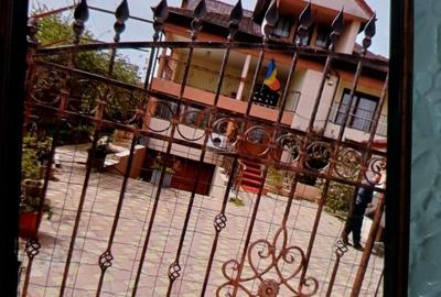 Casă cu 8 camere cu Canalizare în Garoafa - 21