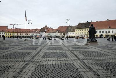 Apartament decomandat de vanzare cu pivnita in Centrul Istoric Sibiu - 2