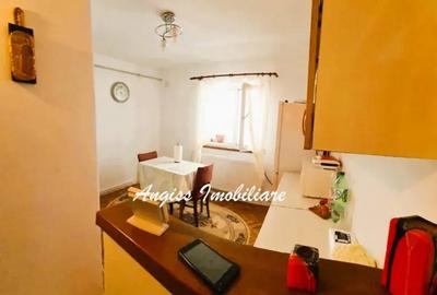 Apartament cu 3 camere decomandat în C5 - 5
