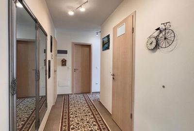 Apartament cu 3 camere decomandat, mobilat în Tractorul - 17